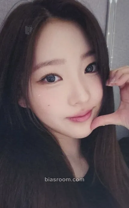 Stella The Chase Photocard - Hearts2Hearts - Hearts2Hearts K-pop photocard