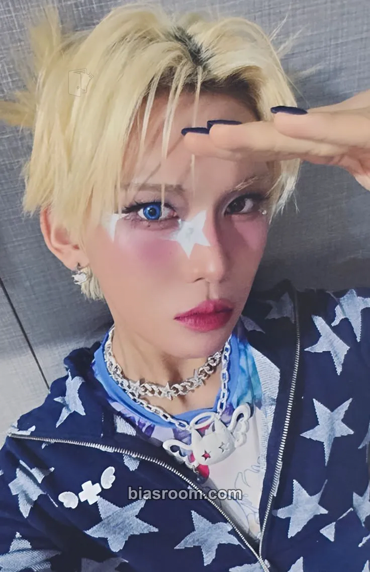 Hyun UXLXVE Photocard - XLOV - XLOV K-pop photocard