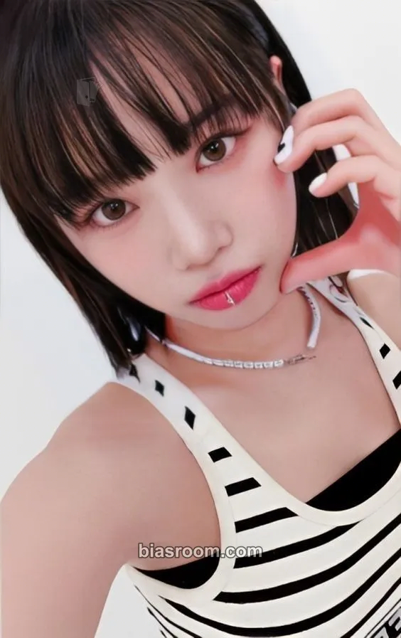 Kim Chaewon UNFORGIVEN Photocard - LE SSERAFIM - LE SSERAFIM K-pop photocard
