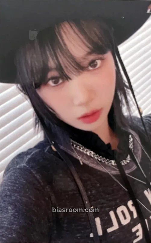 Kim Chaewon UNFORGIVEN Photocard - LE SSERAFIM - LE SSERAFIM K-pop photocard