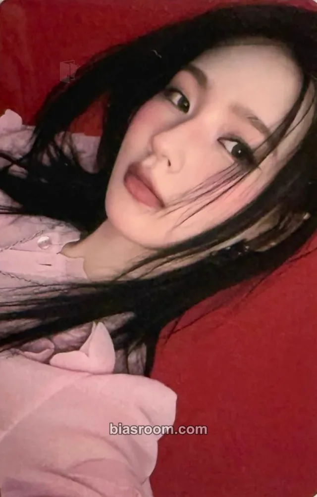 i-dle - Miyeon - MY, Lover Album merch photocard blanket horizontal
