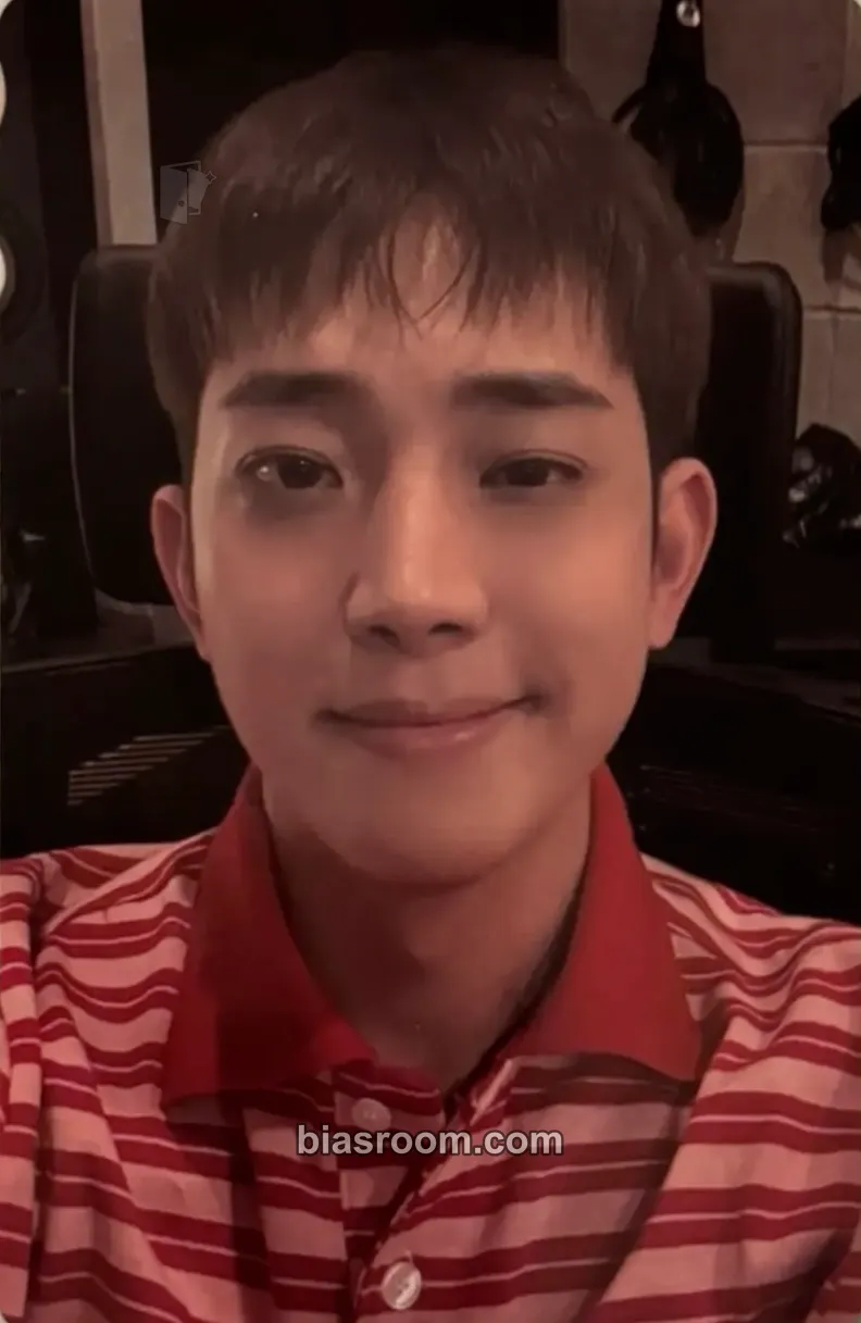 Dojoon Once Upon a WRLD Tour Photocard - The Rose - The Rose K-pop photocard