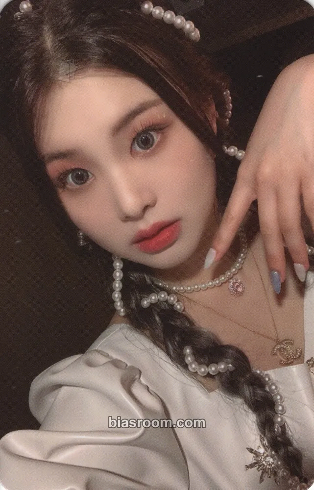 Swan Geekyland Photocard - PURPLE KISS - PURPLE KISS K-pop photocard