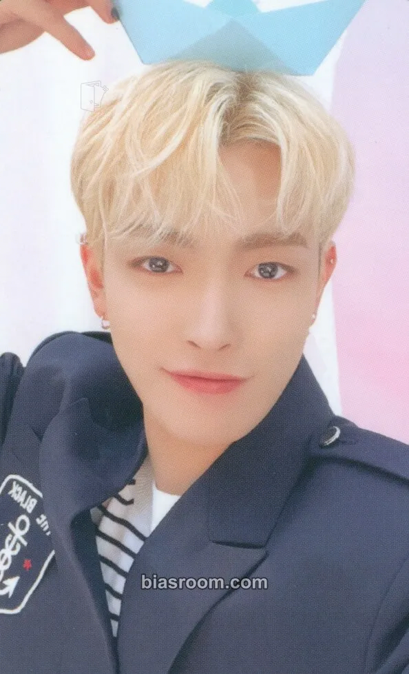 Hongjoong ANITEEZ IN ILLUSION Photocard - ATEEZ - ATEEZ K-pop photocard