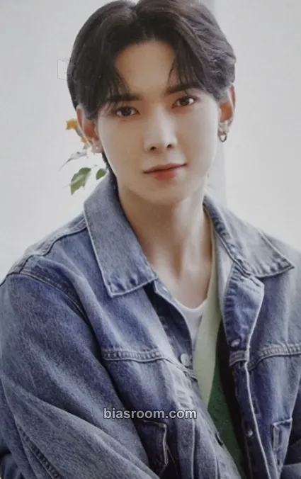 Yeosang Atiny Room - 4th Anniversary Photocard - ATEEZ - ATEEZ K-pop photocard