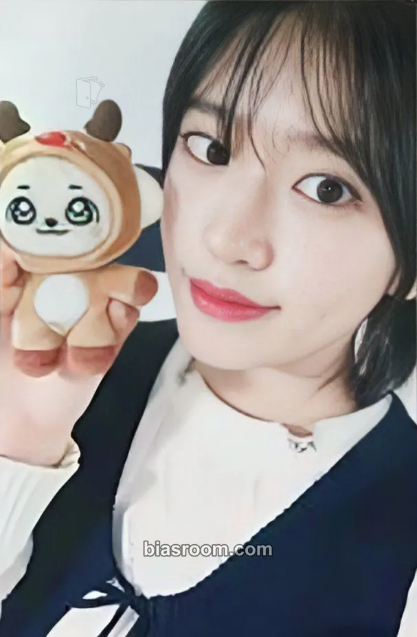 Yujin MINIVE Christmas Edition Photocard - IVE - IVE K-pop photocard