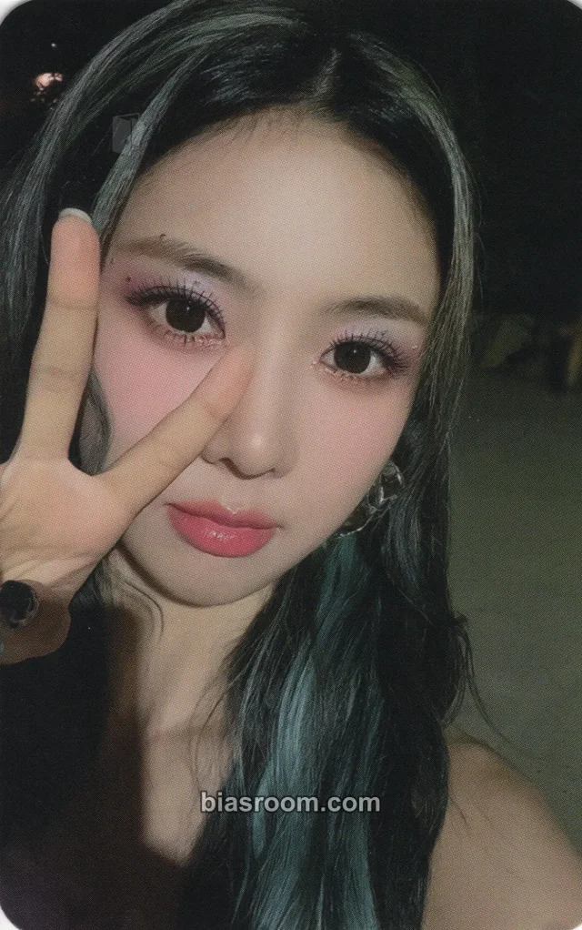 Dreamcatcher - Yoohyeon - 2022 Apocalypse World Tour Event berlin fansign