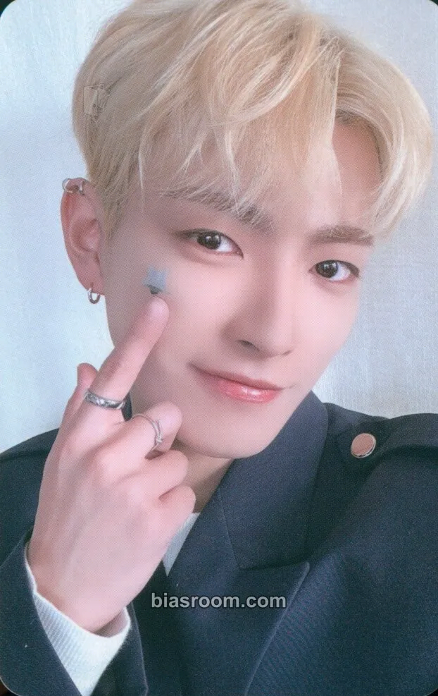 Hongjoong ANITEEZ IN ILLUSION Photocard - ATEEZ - ATEEZ K-pop photocard