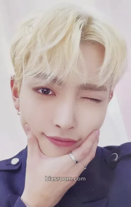 Hongjoong ANITEEZ IN ILLUSION Photocard - ATEEZ - ATEEZ K-pop photocard