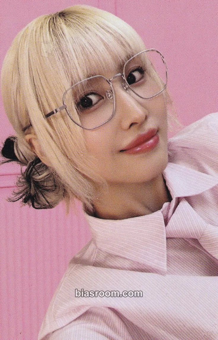 Momo TWICE x Nabati Photocard - TWICE - TWICE K-pop photocard