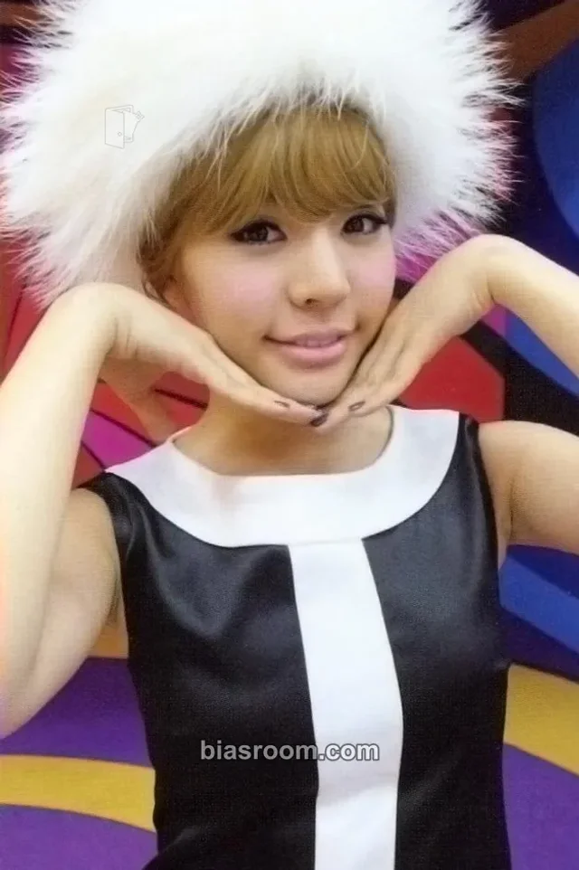 Girls' Generation - Sunny - Hoot Album album photocard B version