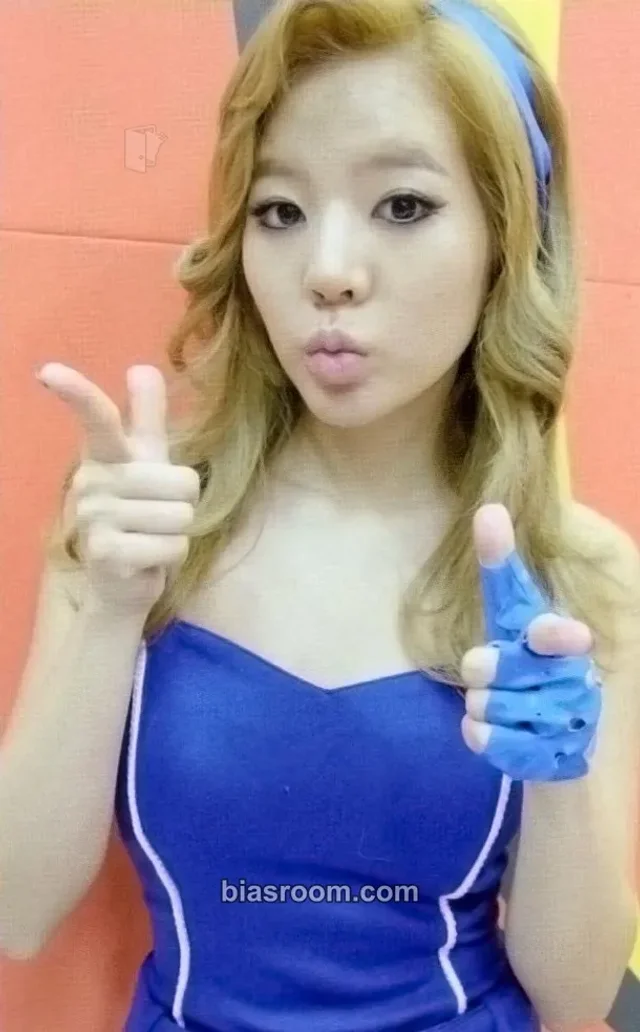 Girls' Generation - Sunny - Hoot Album album photocard A version