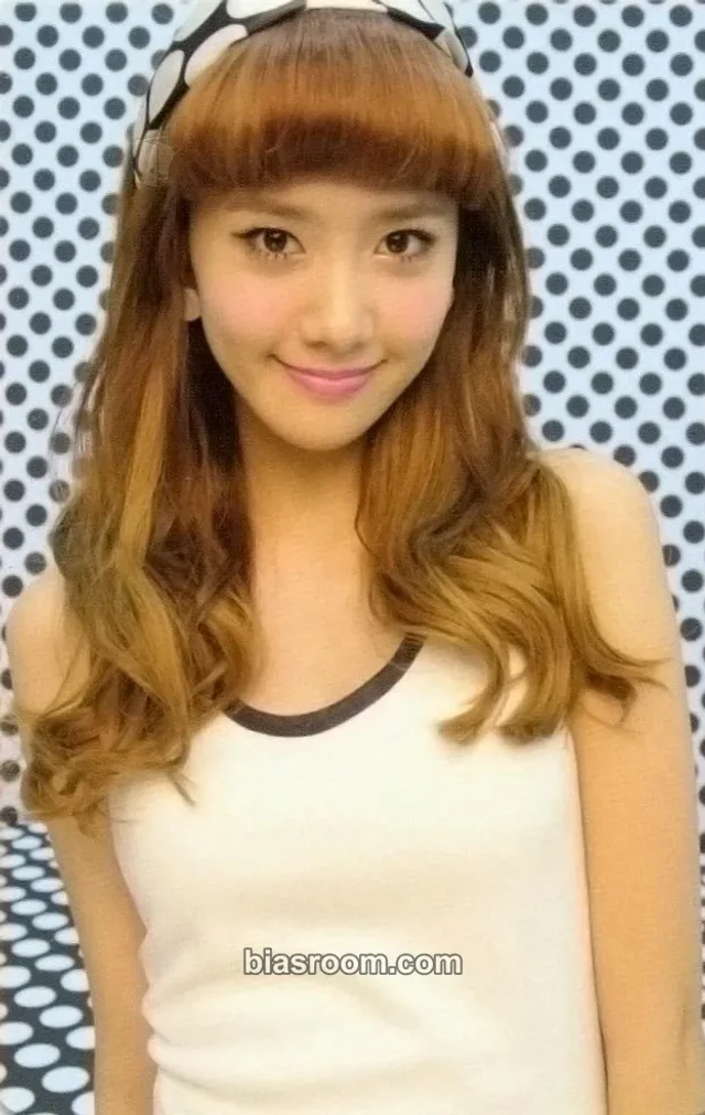 Girls' Generation - Yoona - Hoot Album album photocard B version