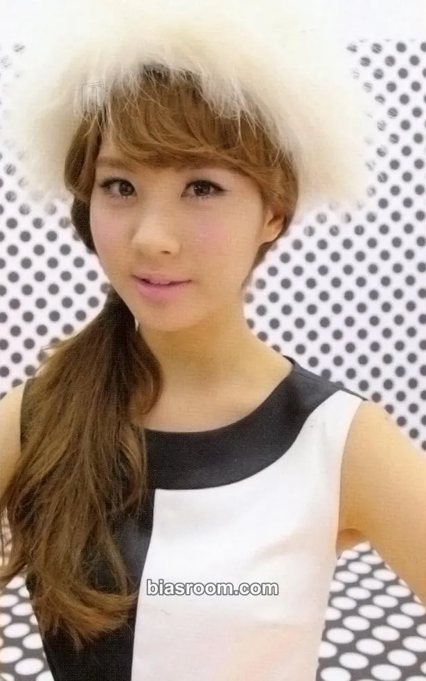 Seohyun Hoot Photocard - Girls' Generation - Girls' Generation K-pop photocard