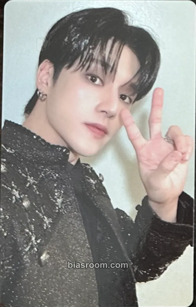 Wooyoung Towards The Light : Will To Power World Tour 2024 - 2025 Photocard - ATEEZ - ATEEZ K-pop photocard