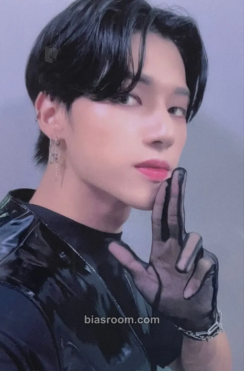 Wooyoung THE WORLD EP.1 : MOVEMENT Photocard - ATEEZ - ATEEZ K-pop photocard