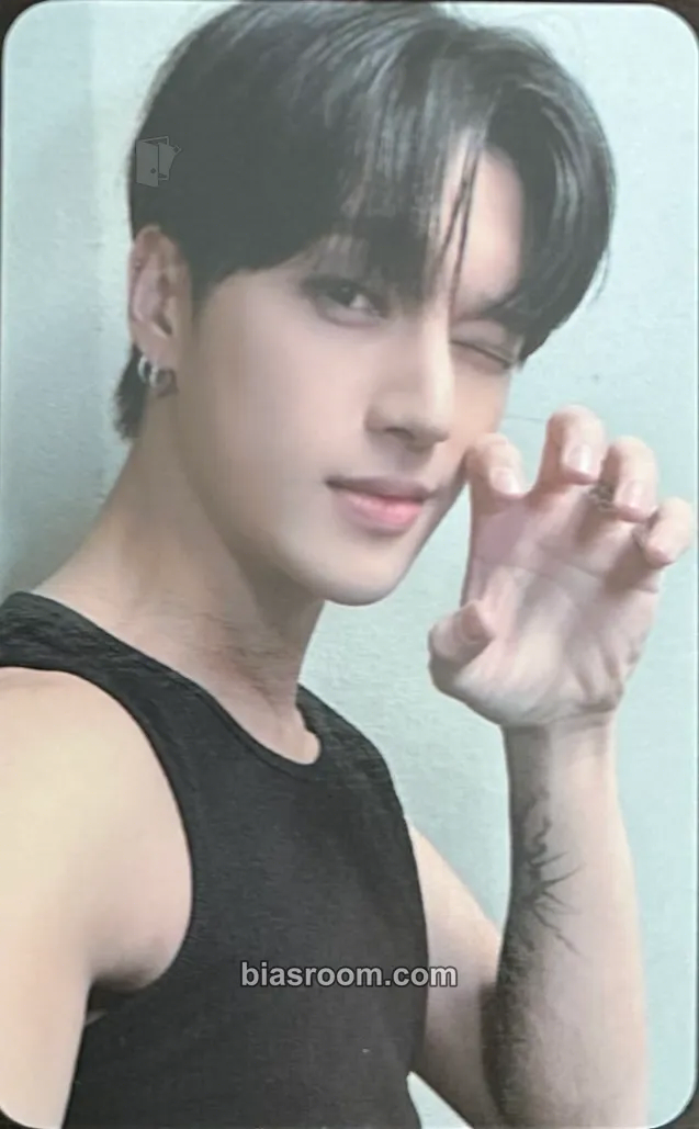 Wooyoung Towards The Light : Will To Power World Tour 2024 - 2025 Photocard - ATEEZ - ATEEZ K-pop photocard