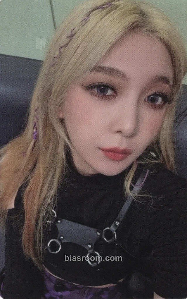 Dreamcatcher - Dami - 2022 Apocalypse World Tour Event meet & greet hi wave event EU
