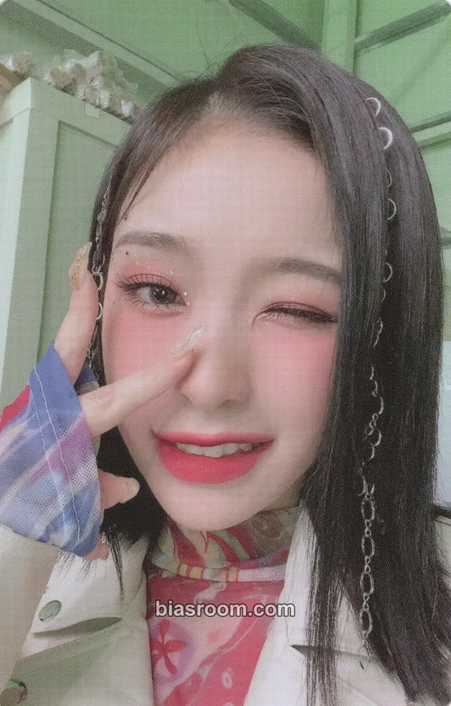 Gahyun Apocalypse: Broken Halloween Photocard - Dreamcatcher - Dreamcatcher K-pop photocard