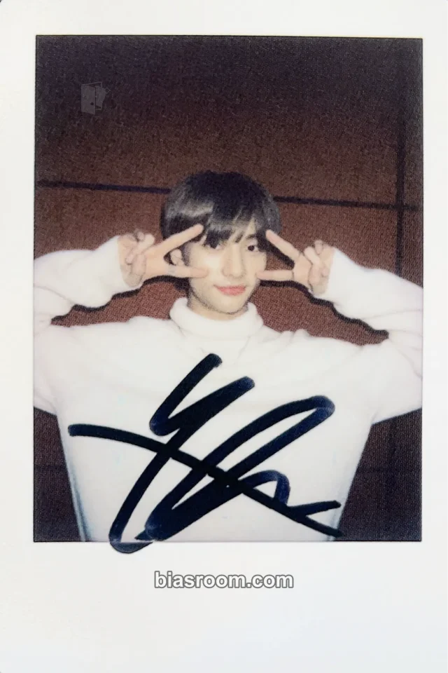 Stray Kids - Hyunjin - UNVEIL TOUR ‘I am…’ Event merch polaroid special event bangkok