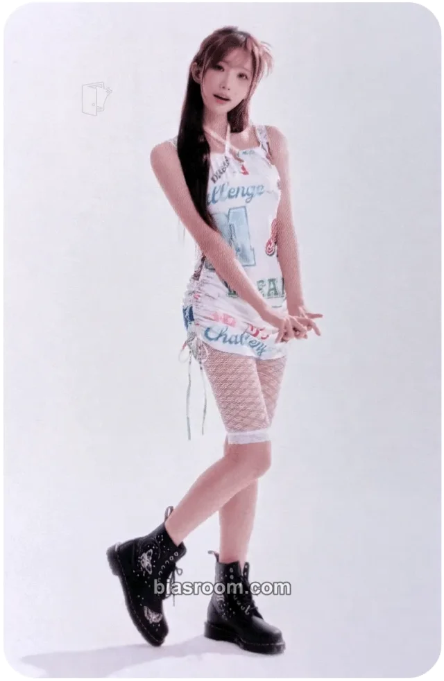 QWER - Magenta - Rockation Event diorama merch photocard limited edition