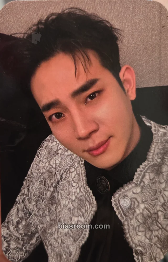 The Rose - Dojoon - Dawn to Dusk Tour Event tour merch pop-up exclusive merch photocard