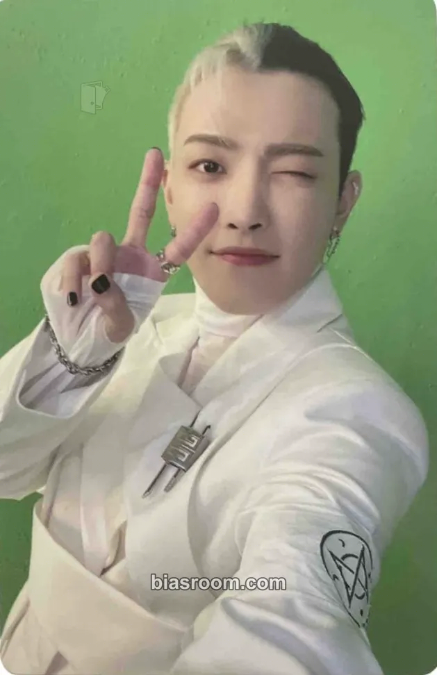 Hongjoong THE WORLD EP.1 : MOVEMENT Photocard - ATEEZ - ATEEZ K-pop photocard