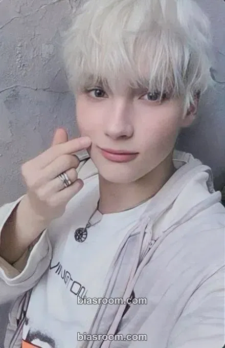 Huening Kai Season's Greetings 2026 Photocard - TOMORROW X TOGETHER - TOMORROW X TOGETHER K-pop photocard