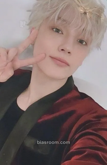 Huening Kai Season's Greetings 2026 Photocard - TOMORROW X TOGETHER - TOMORROW X TOGETHER K-pop photocard