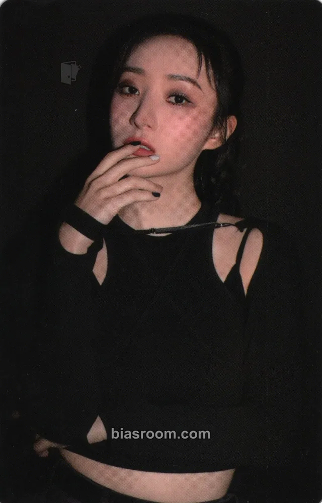 SuA Apocalypse: Broken Halloween Photocard - Dreamcatcher - Dreamcatcher K-pop photocard