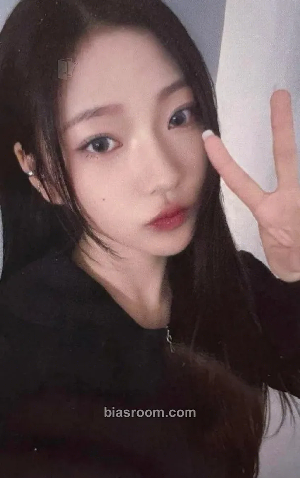Stella The Chase Photocard - Hearts2Hearts - Hearts2Hearts K-pop photocard