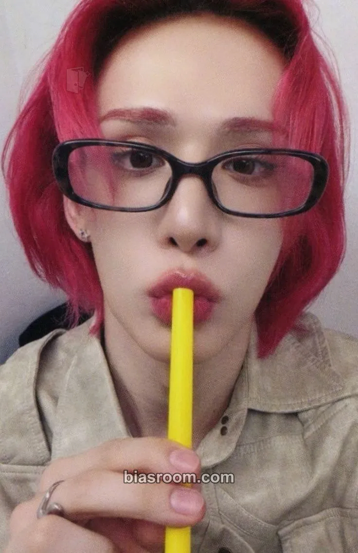 Wumuti UXLXVE Photocard - XLOV - XLOV K-pop photocard