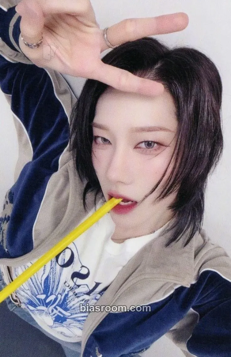 Rui UXLXVE Photocard - XLOV - XLOV K-pop photocard