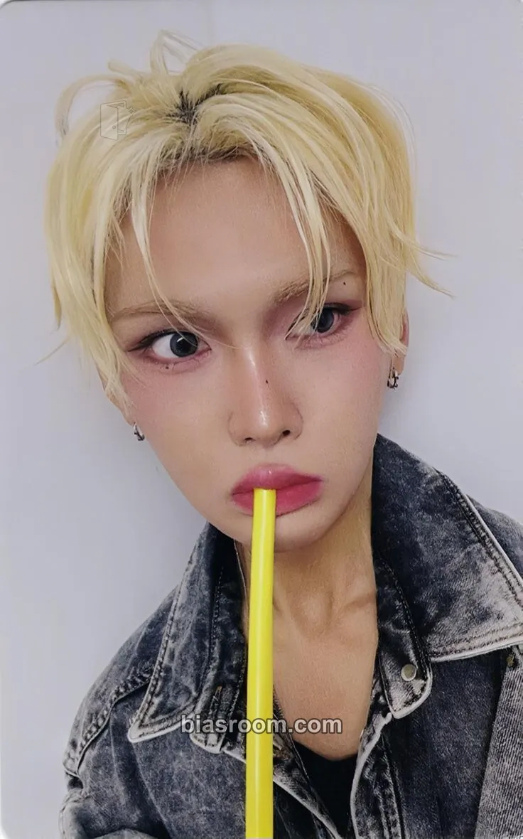 Hyun UXLXVE Photocard - XLOV - XLOV K-pop photocard