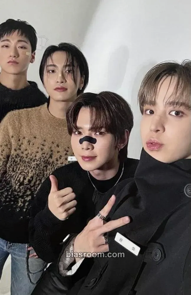 DICON VOLUME N°18 ATEEZ : æverythingz Photocard - ATEEZ - ATEEZ K-pop photocard