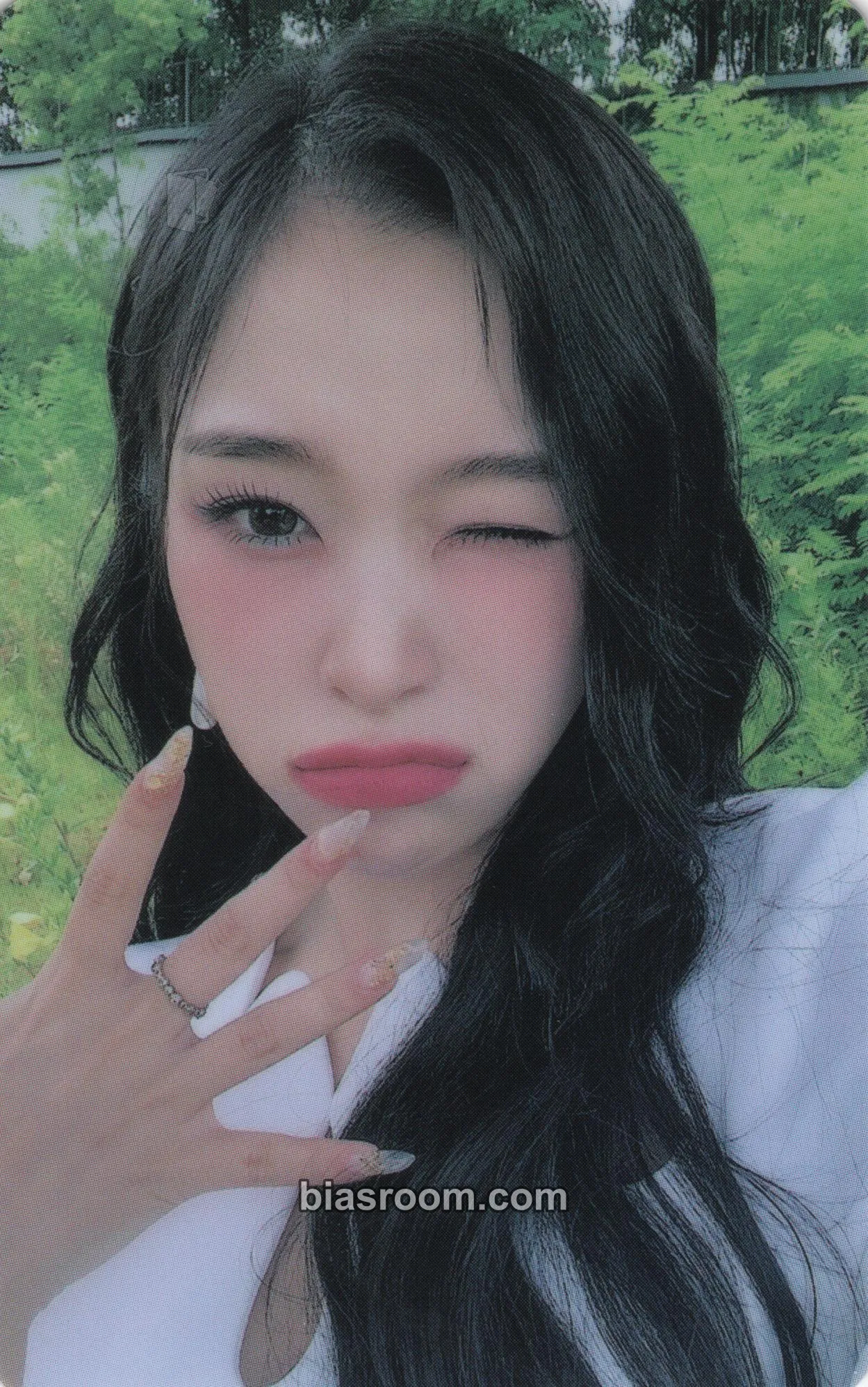 Gahyun Apocalypse : Follow Us Photocard - Dreamcatcher - Dreamcatcher K-pop photocard