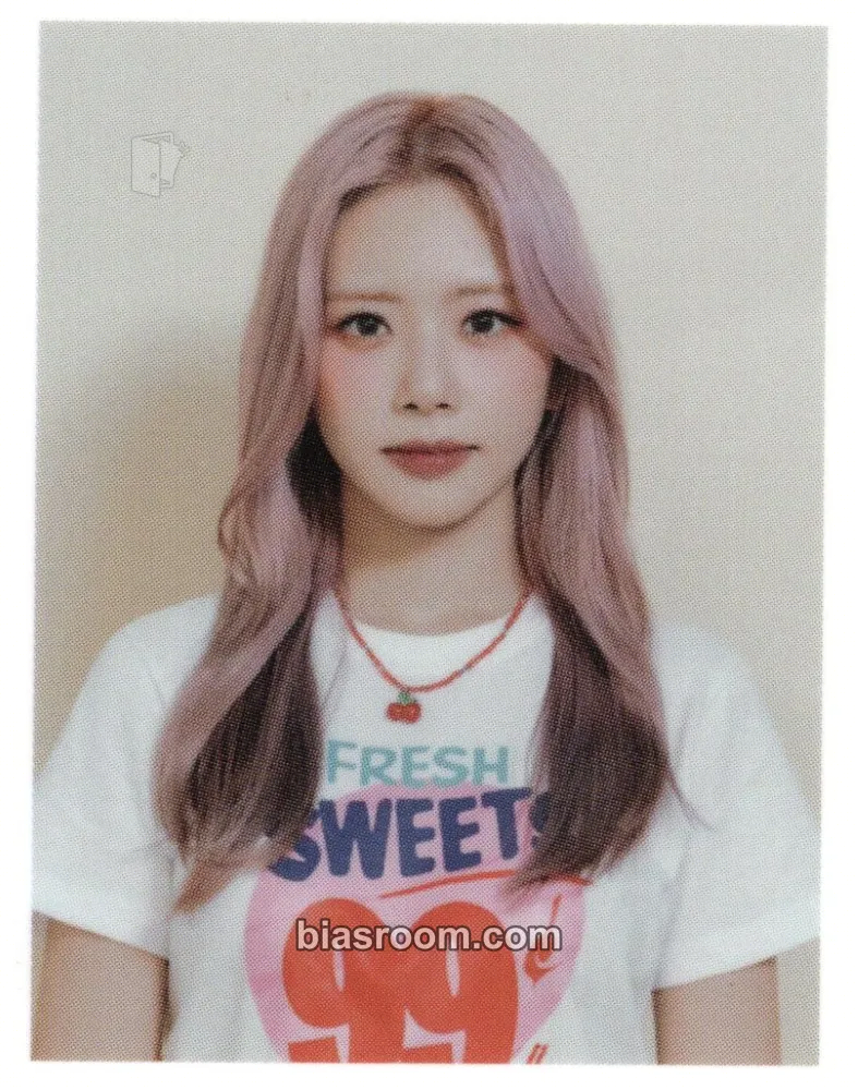JiU 2023 Season's Greetings Photocard - Dreamcatcher - Dreamcatcher K-pop photocard