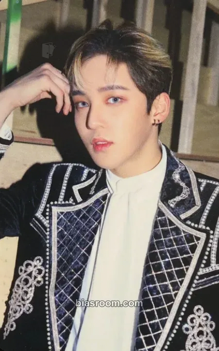 Yunho Star1117 Perfume Photocard - ATEEZ - ATEEZ K-pop photocard