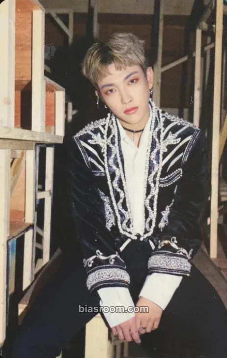 Hongjoong Star1117 Perfume Photocard - ATEEZ - ATEEZ K-pop photocard