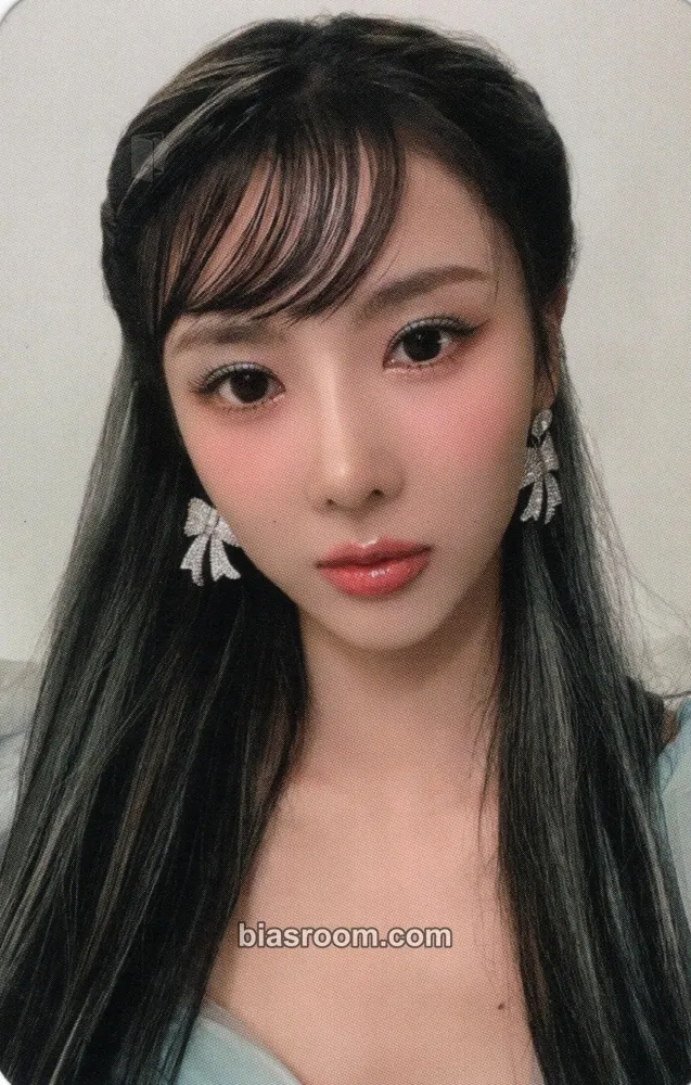 Yoohyeon 2023 Season's Greetings Photocard - Dreamcatcher - Dreamcatcher K-pop photocard