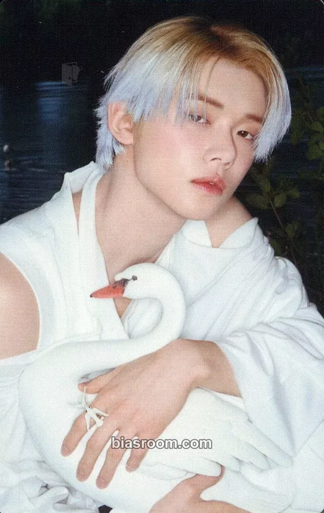 Yeonjun Starkissed Photocard - TOMORROW X TOGETHER - TOMORROW X TOGETHER K-pop photocard