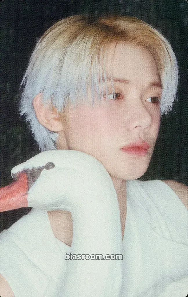 Yeonjun Starkissed Photocard - TOMORROW X TOGETHER - TOMORROW X TOGETHER K-pop photocard