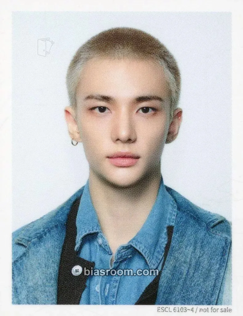 Hyunjin Hollow Photocard - Stray Kids - Stray Kids K-pop photocard