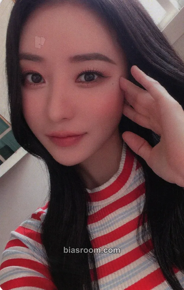 SuA 2023 Season's Greetings Photocard - Dreamcatcher - Dreamcatcher K-pop photocard