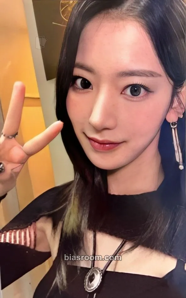 Sakura UNFORGIVEN Photocard - LE SSERAFIM - LE SSERAFIM K-pop photocard