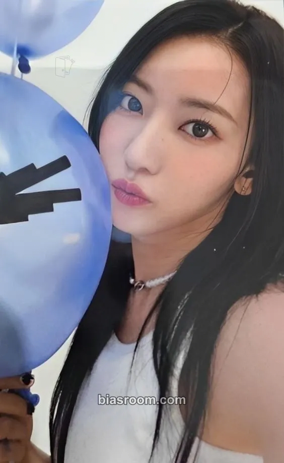 Sakura UNFORGIVEN Photocard - LE SSERAFIM - LE SSERAFIM K-pop photocard