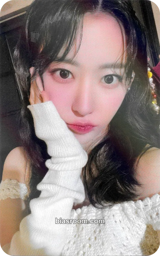 Sakura UNFORGIVEN Photocard - LE SSERAFIM - LE SSERAFIM K-pop photocard