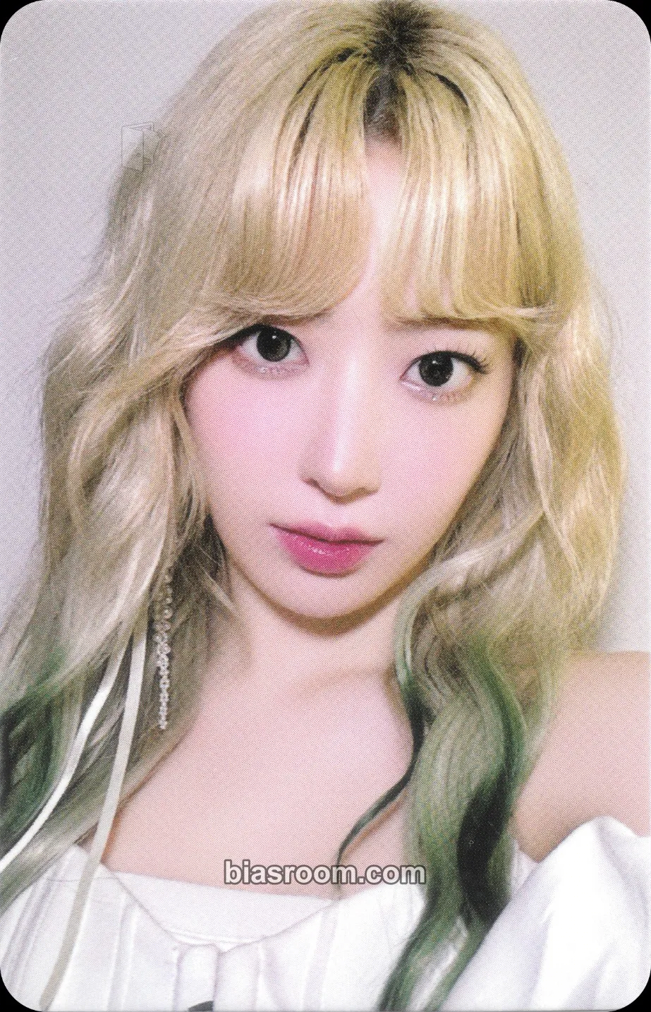 Sakura EASY Photocard - LE SSERAFIM - LE SSERAFIM K-pop photocard