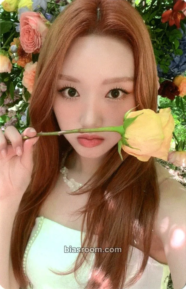 Go Won Flip That Photocard - LOONA - LOONA K-pop photocard
