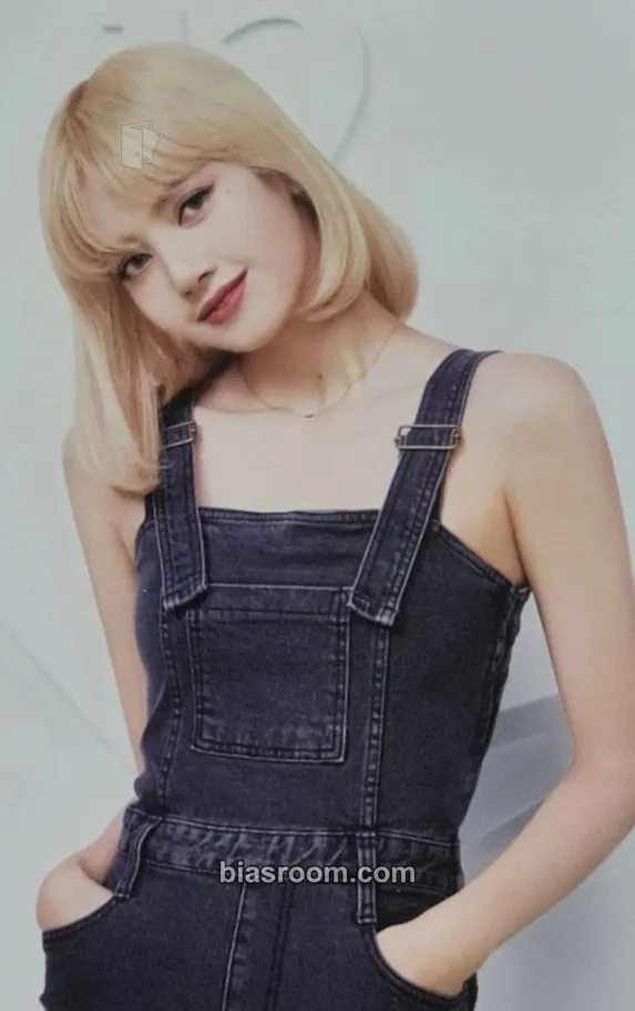 Lisa BPTG - Miniature World Photocard - BLACKPINK - BLACKPINK K-pop photocard